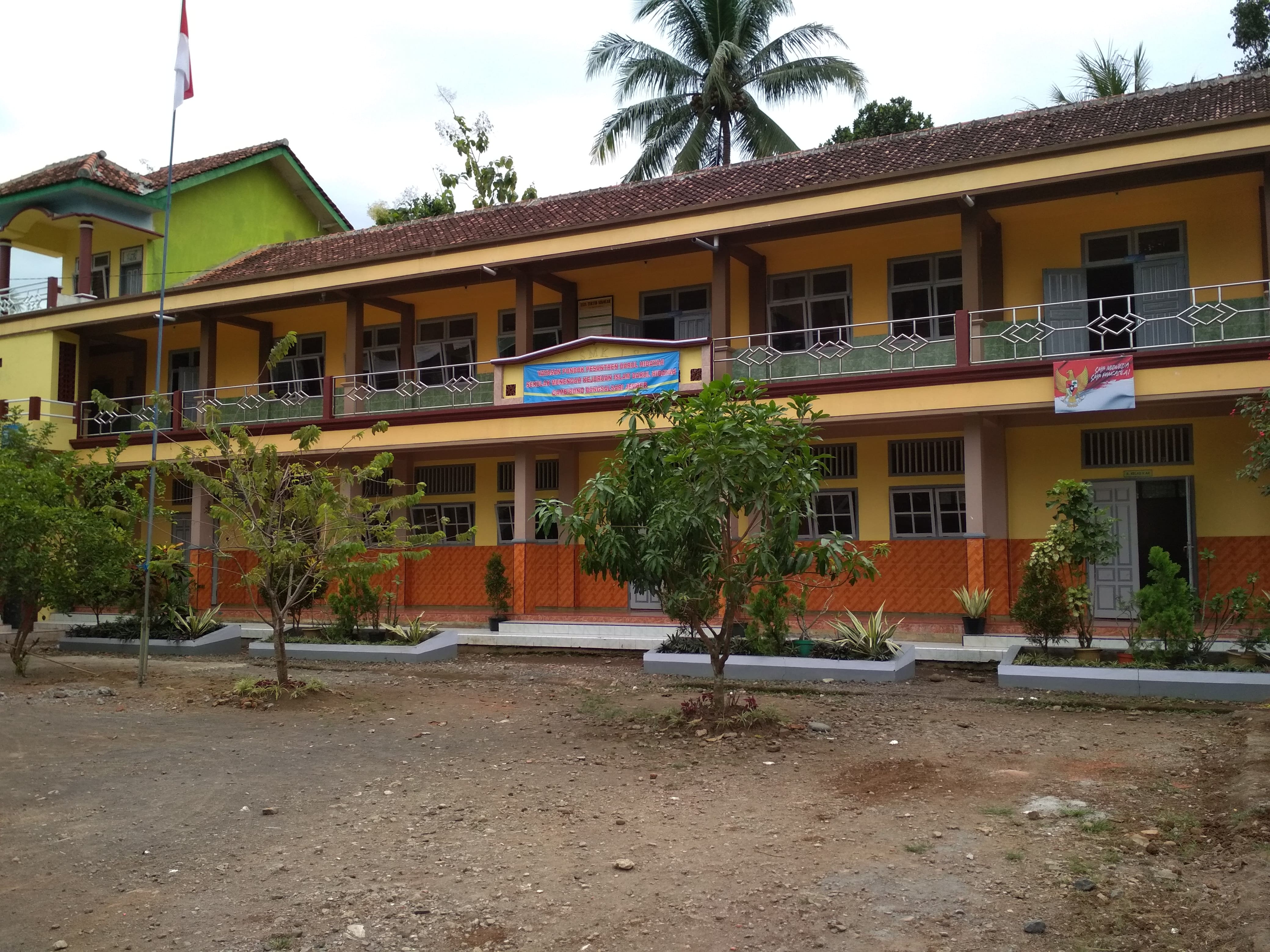 Gedung SMK Islam Darul Hidayah